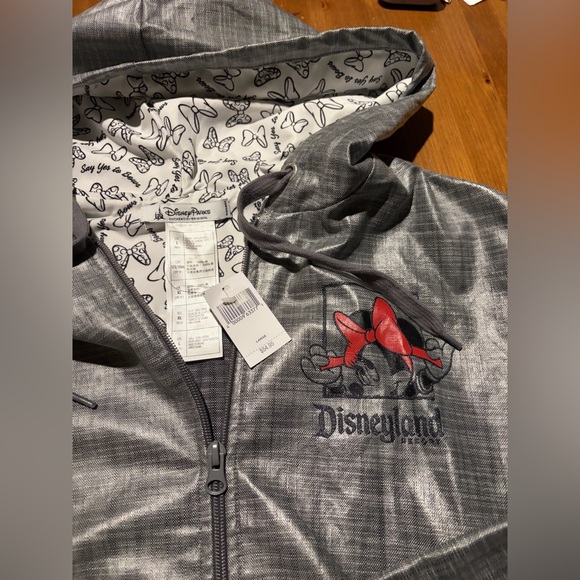 NWT Disney Women’s Disneyland Minnie Mouse Lightweight Gray Raincoat - Picture 2 of 4